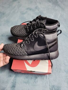 Nike Roshe One Mid Winter GS Size 5y